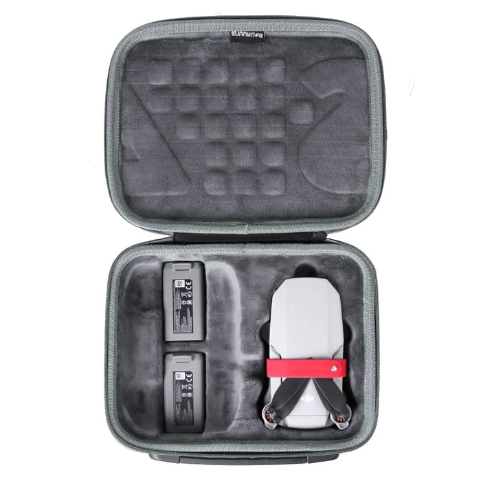 Travel-Case-Mini-2-van-bovenaf-met-inhoud